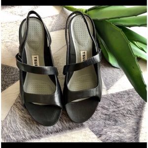 TSUBO Sexy sling open toe heels. Size 7